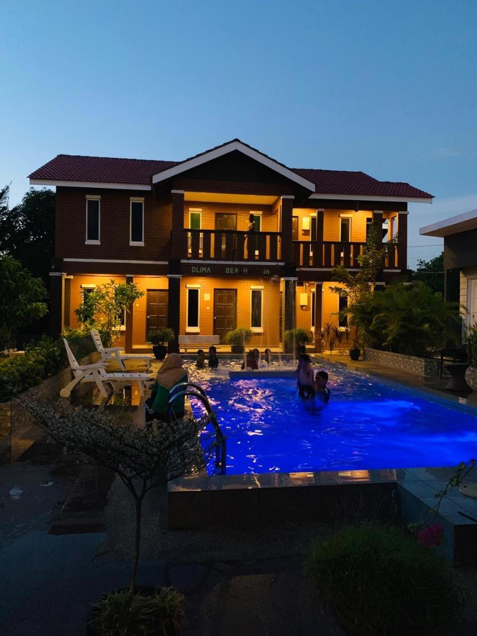 D Lima Beach Inn Пантай-Сенанг Экстерьер фото