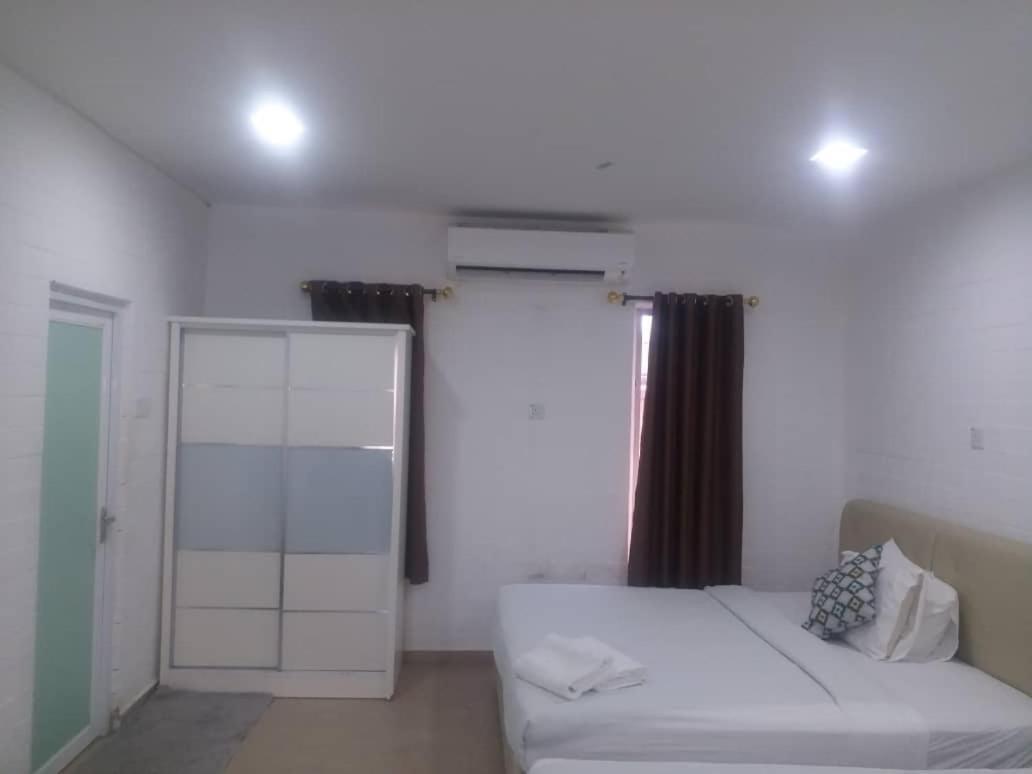 D Lima Beach Inn Пантай-Сенанг Экстерьер фото